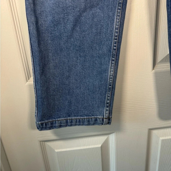 ASOS High Waisted Medium Wash Cropped Mom Jeans Size 28 / 6 - Picture 3 of 8